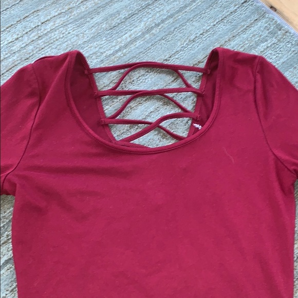 1/2 sleeve scoop neck maroon shirt. - Picture 1 of 3